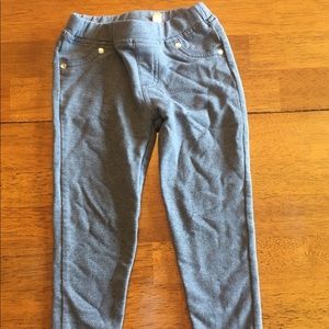 Grey pants with pockets